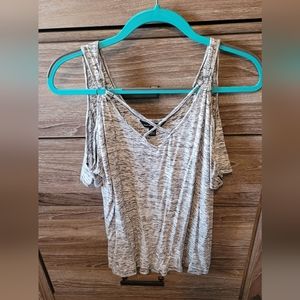Rock & Republic, size L, cold shoulder top in white/black/gray